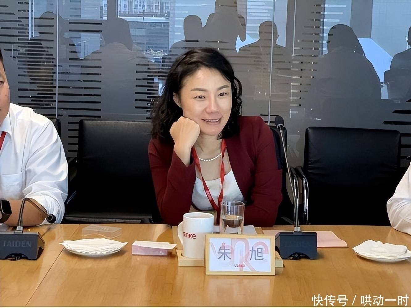 年薪849万,年终奖1000万,中国“最贵董秘”朱旭,49岁依然单身 - 360娱乐,你开心就好
