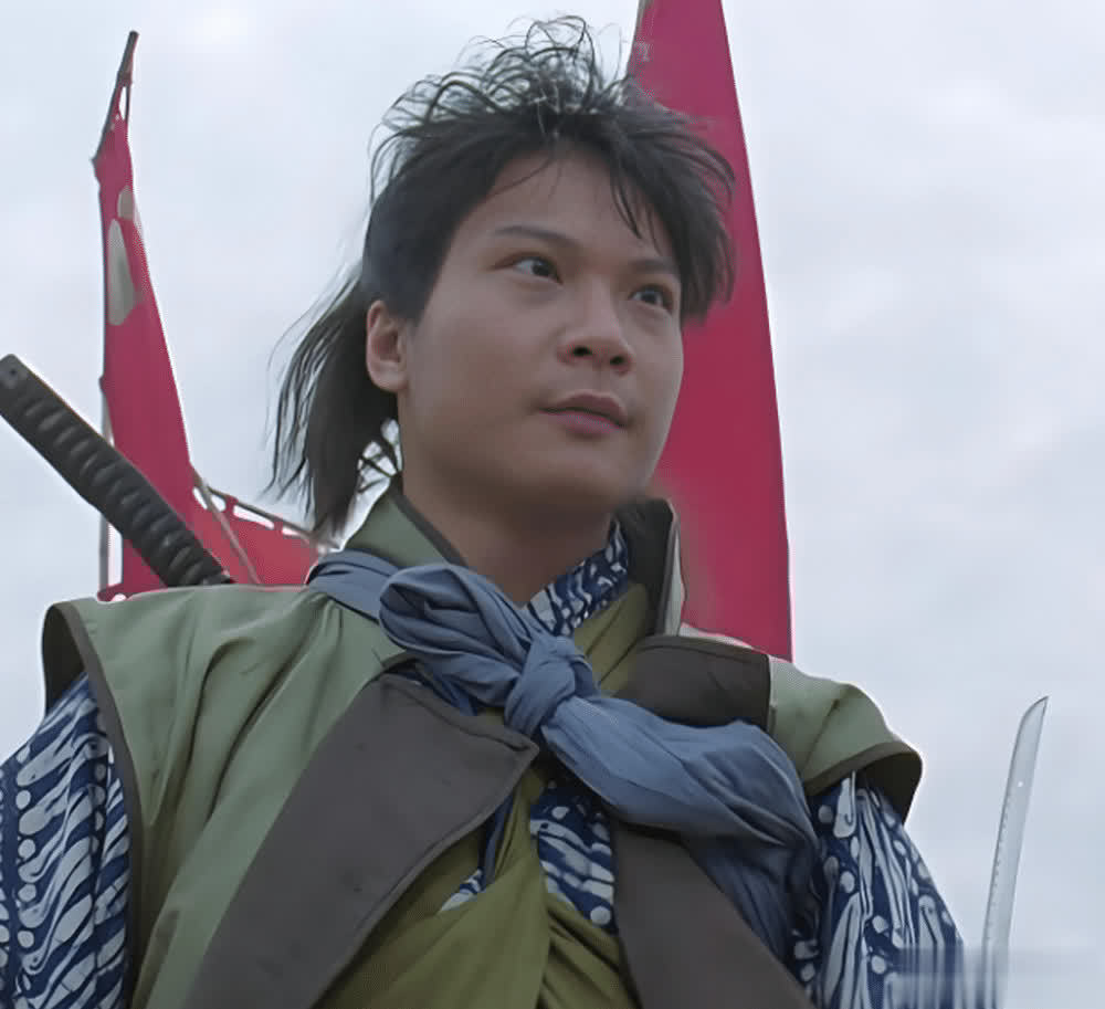 猿飞日月的武功并不是最厉害的,但是,猿飞日月的轻功"草上飞"则是电影