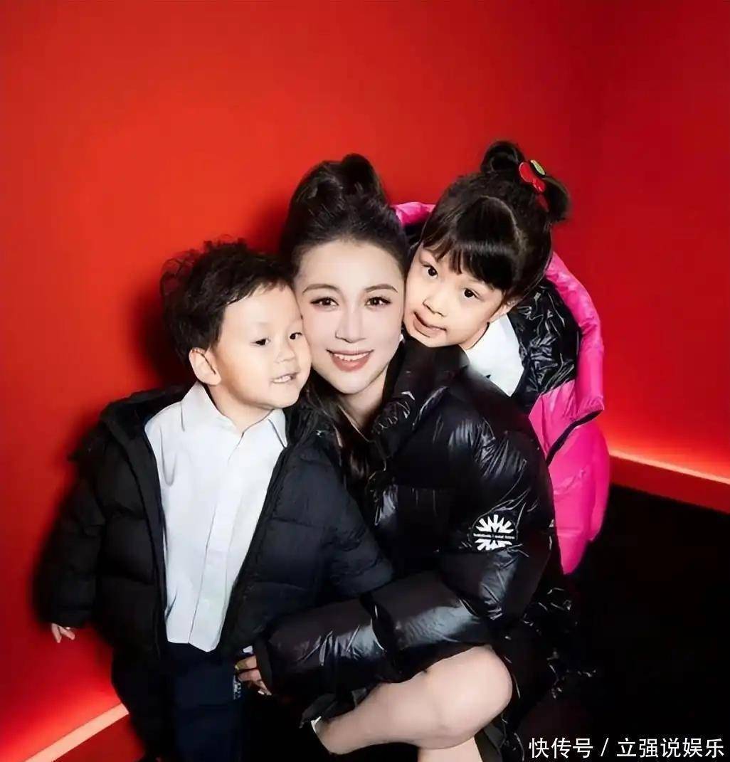 李嘉格披露主动追爱小11岁男友，未征求子女意见，母亲却很欣慰 - 360娱乐，你开心就好
