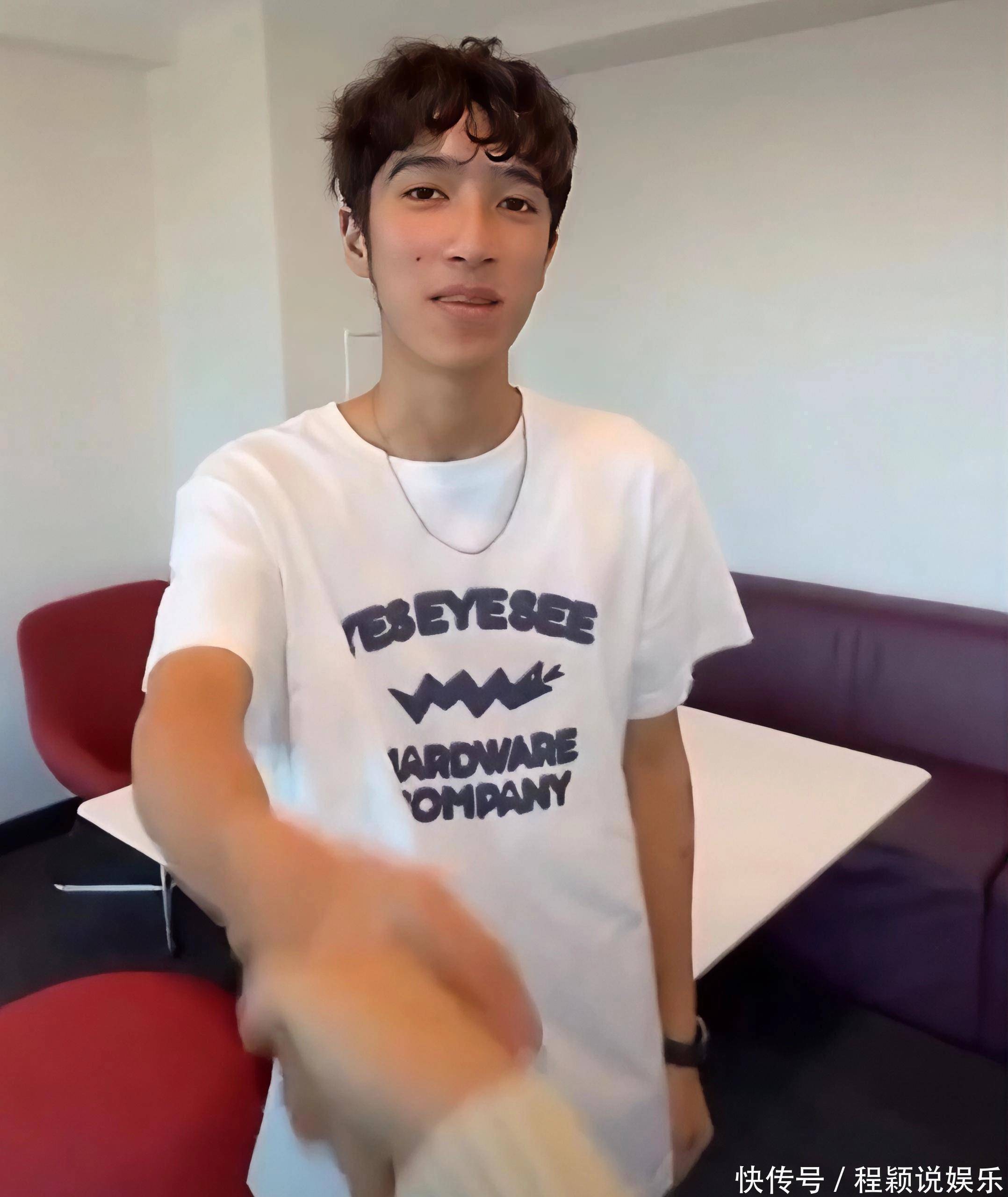 李立仁姚焯菲甜蜜互动引热议:“星二代”恋爱能否打破世俗偏见? - 360娱乐,你开心就好