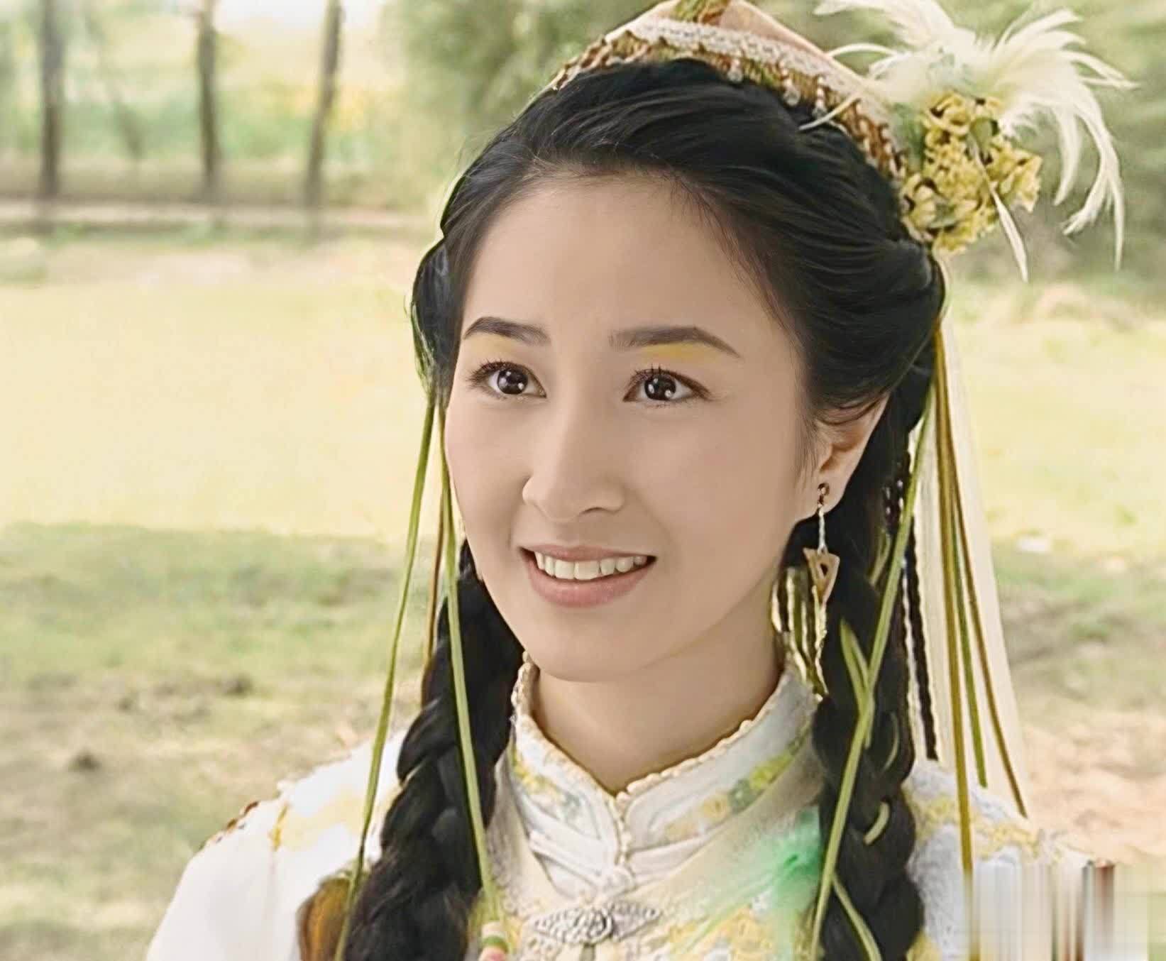 有缜密的谋略,也有超乎常人的胆识和魄力,巾帼女英雄的霍青桐在关咏荷