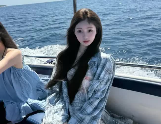 王思聪新女友懒懒晒照秀恩爱,两人圣诞坐游艇,神秘惊喜让人意外 - 360娱乐,你开心就好