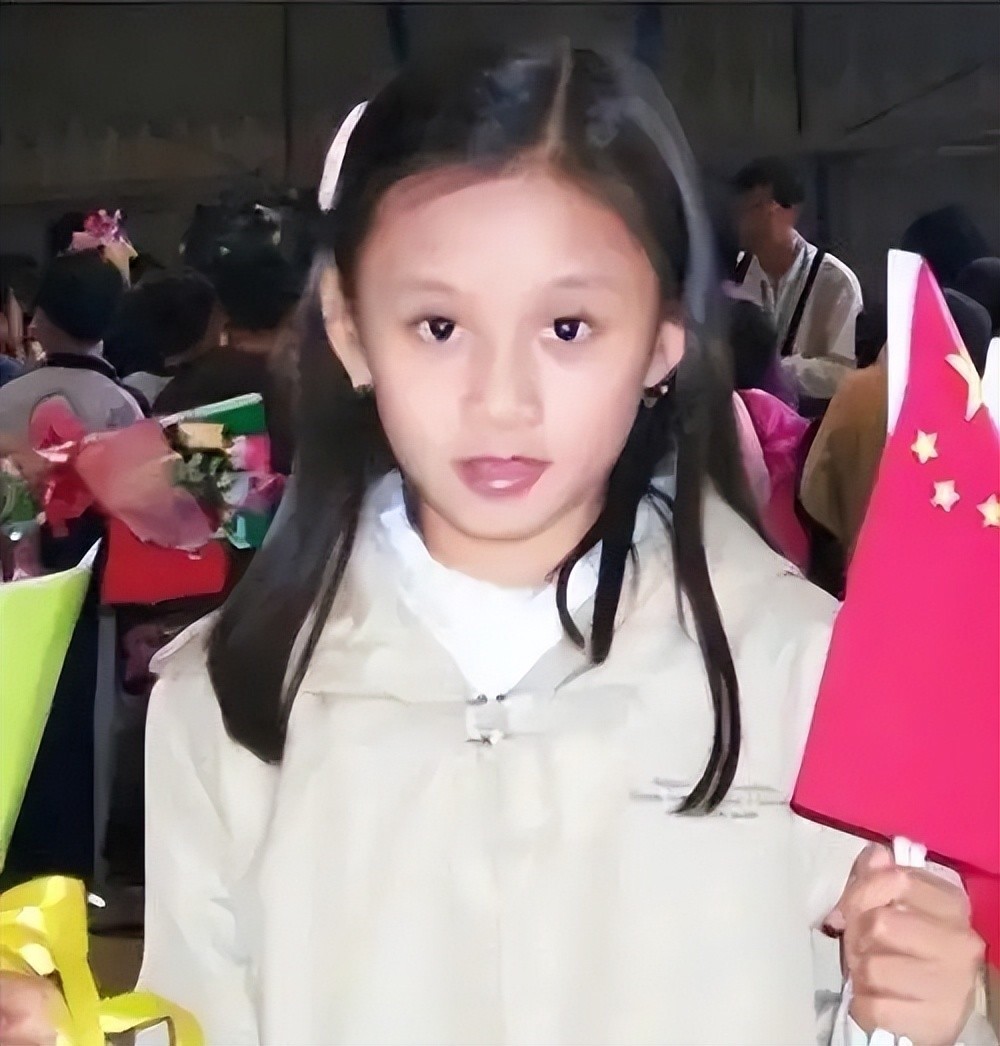 澳门那个小女孩叫容韵琳,她都34岁了,重新听七子之歌依然感动
