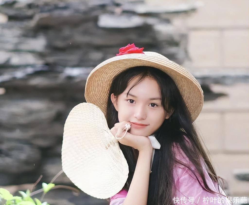 2岁出道的刘楚恬,因长相甜美被禁止整容,如今她长成了什么样? - 360娱乐,你开心就好