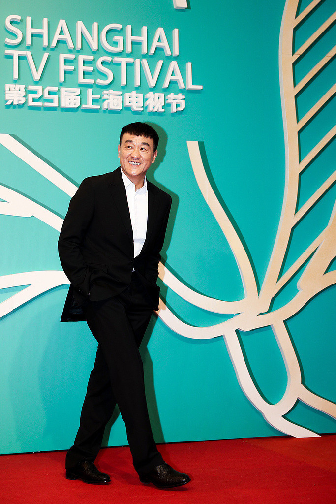 何冰:从戏剧舞台到荧幕的“全能戏骨” - 360娱乐,你开心就好