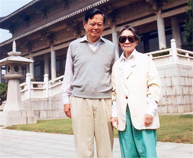 杨振宁妻子杜致礼有多美?1949年在美国的留影,22岁的气质出众 - 360娱乐,你开心就好