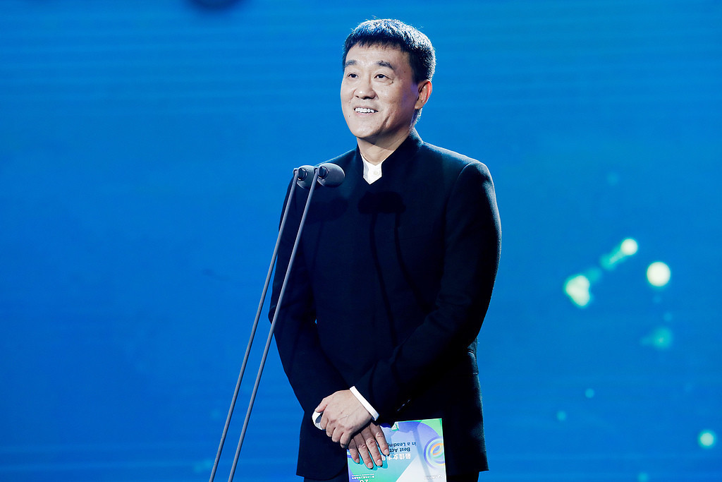 何冰:从戏剧舞台到荧幕的“全能戏骨” - 360娱乐,你开心就好