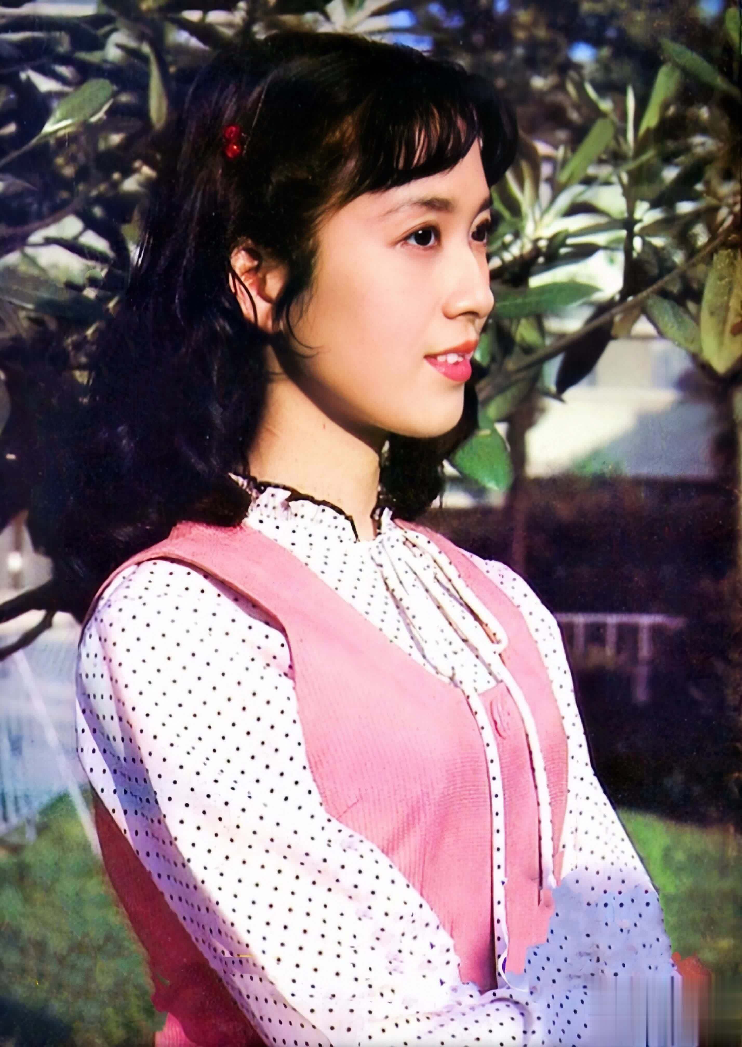 80年代影坛"第一美女"龚雪,大量老挂历杂志封面旧照曝光