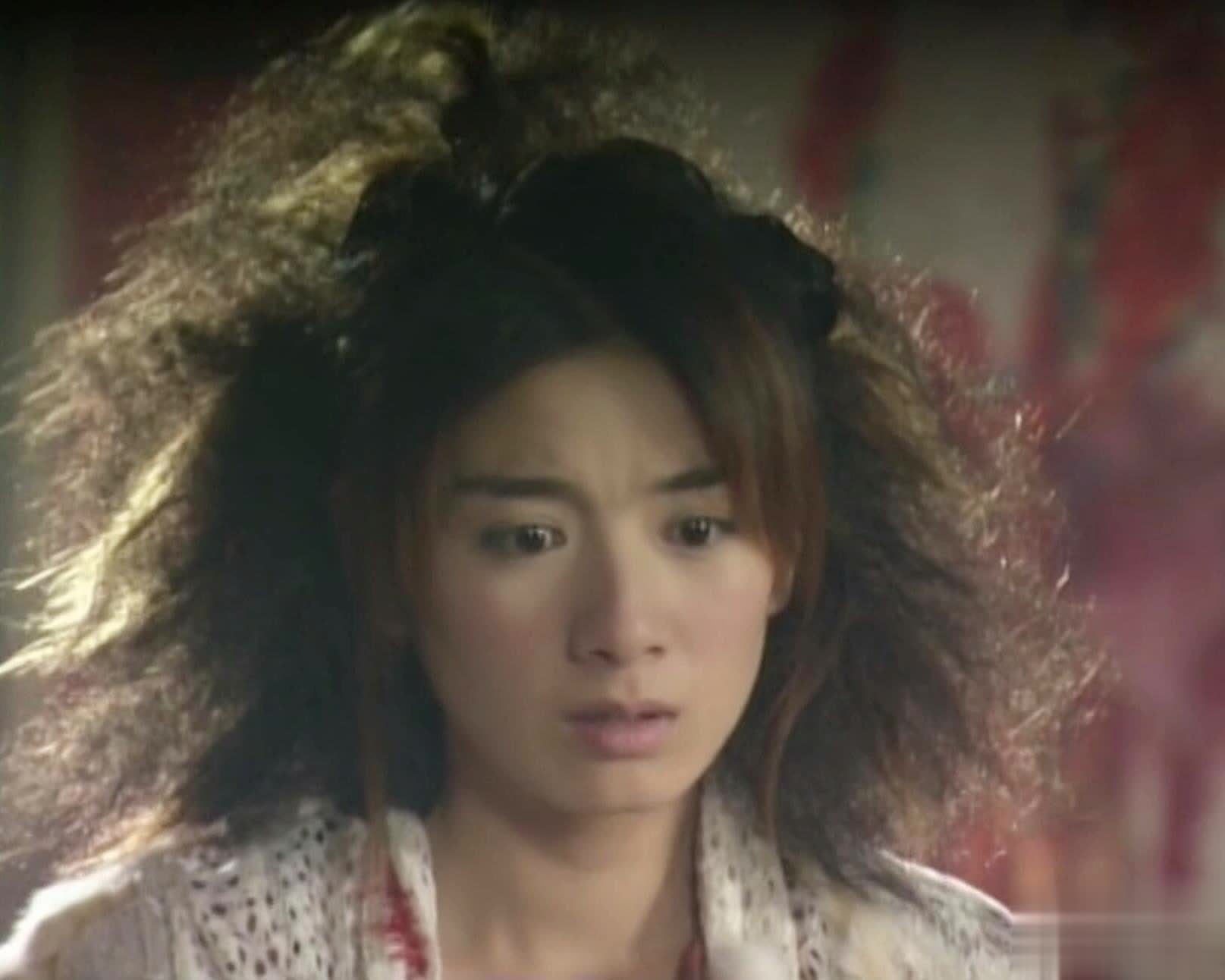 可谁能想到,接替蒋勤勤出演第二梦的黄奕,碰到造型师张叔平,他却以"