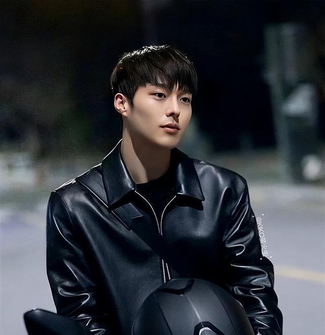 来自韩国的张基龙多才多艺全能型偶像艺人,帅气迷人十足