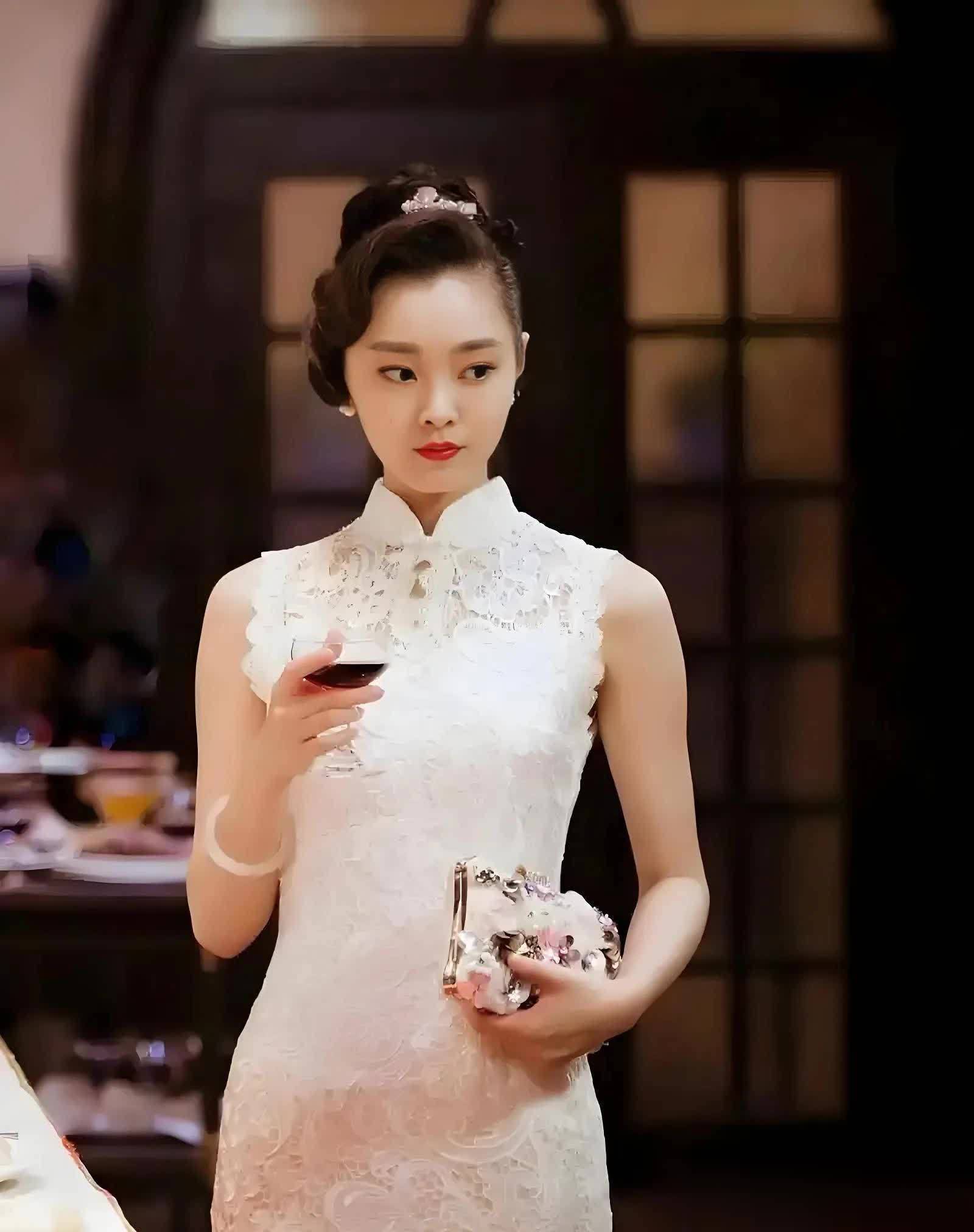 旗袍女神宋轶:冷白皮配旗袍腰,堪称秒杀镜头核武器!