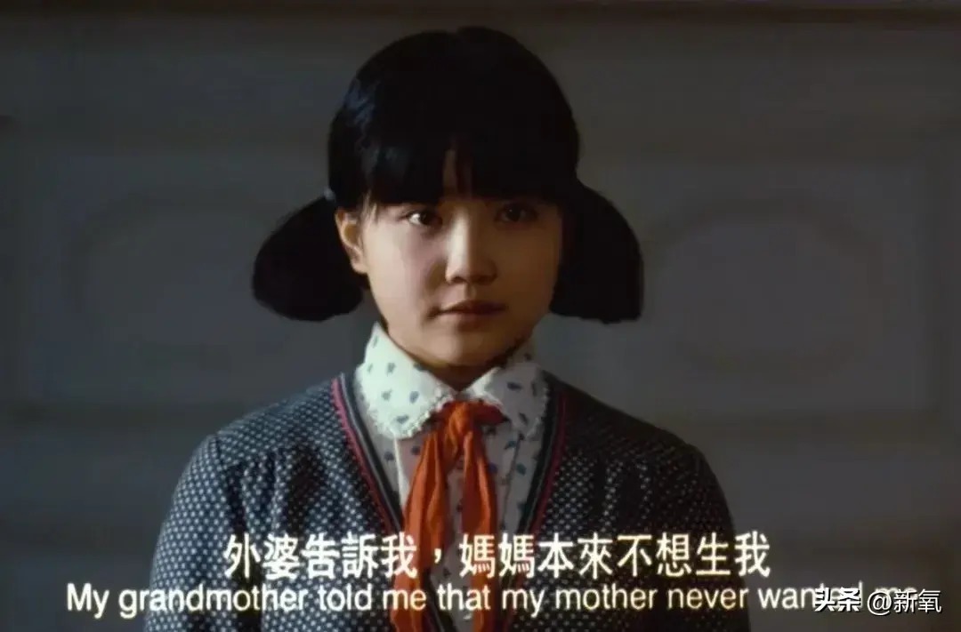 17岁那年出演电影《红樱桃》中楚楚一角,获得1996年的金鸡奖提名,还拿