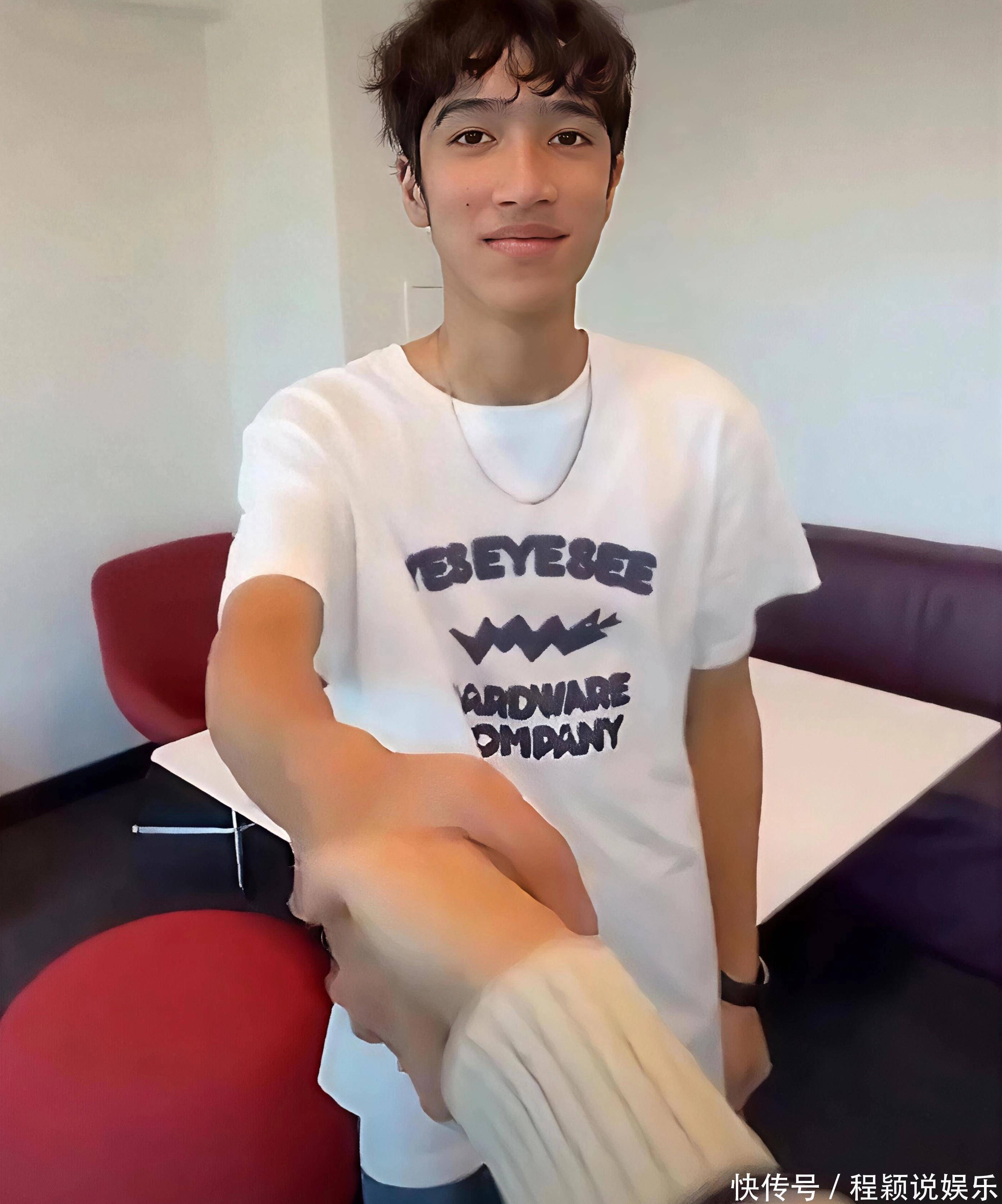 李立仁姚焯菲甜蜜互动引热议:“星二代”恋爱能否打破世俗偏见? - 360娱乐,你开心就好