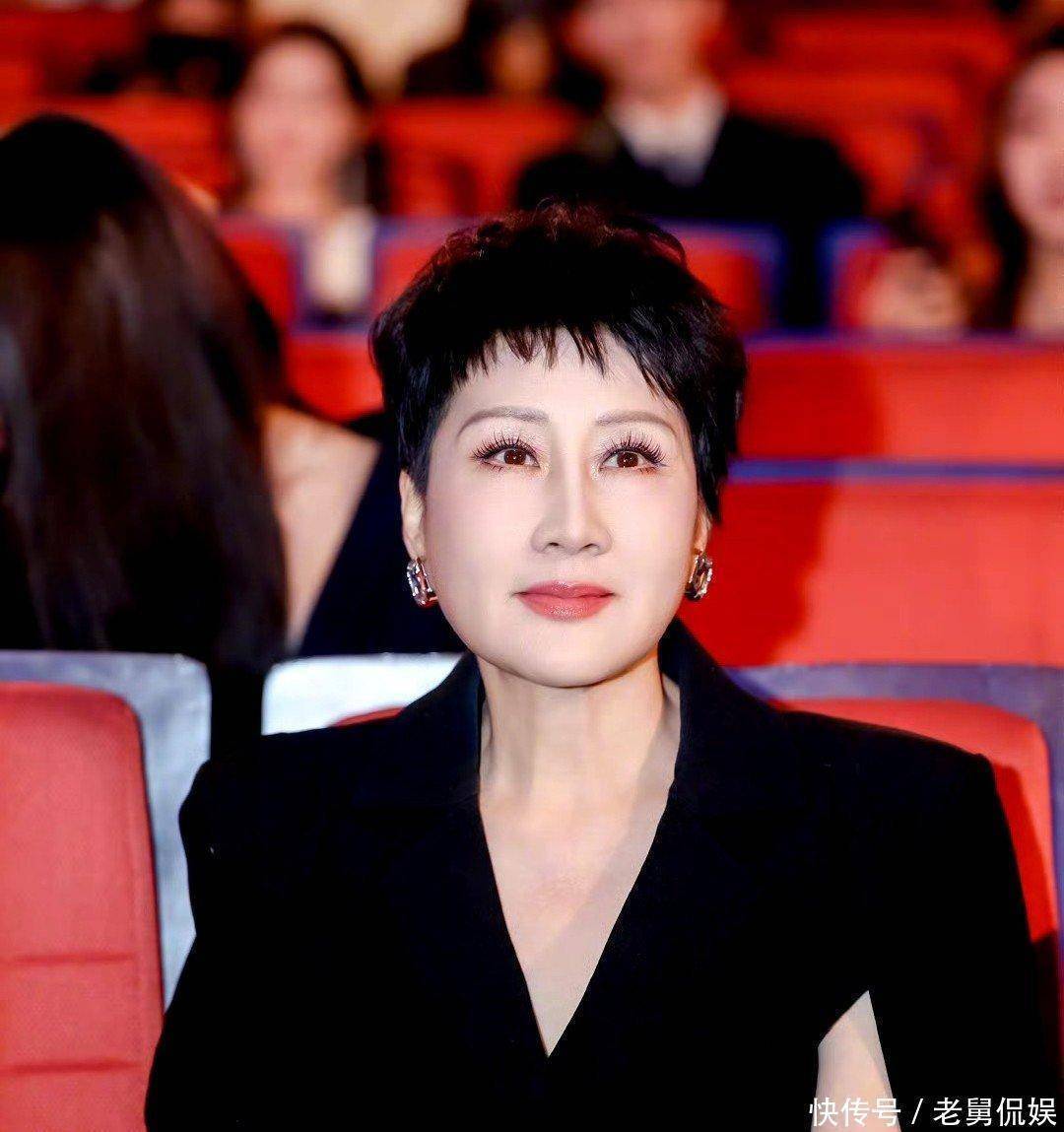 63岁张凯丽已活成“大女主”范本,内娱却仍困于少女审美 - 360娱乐,你开心就好