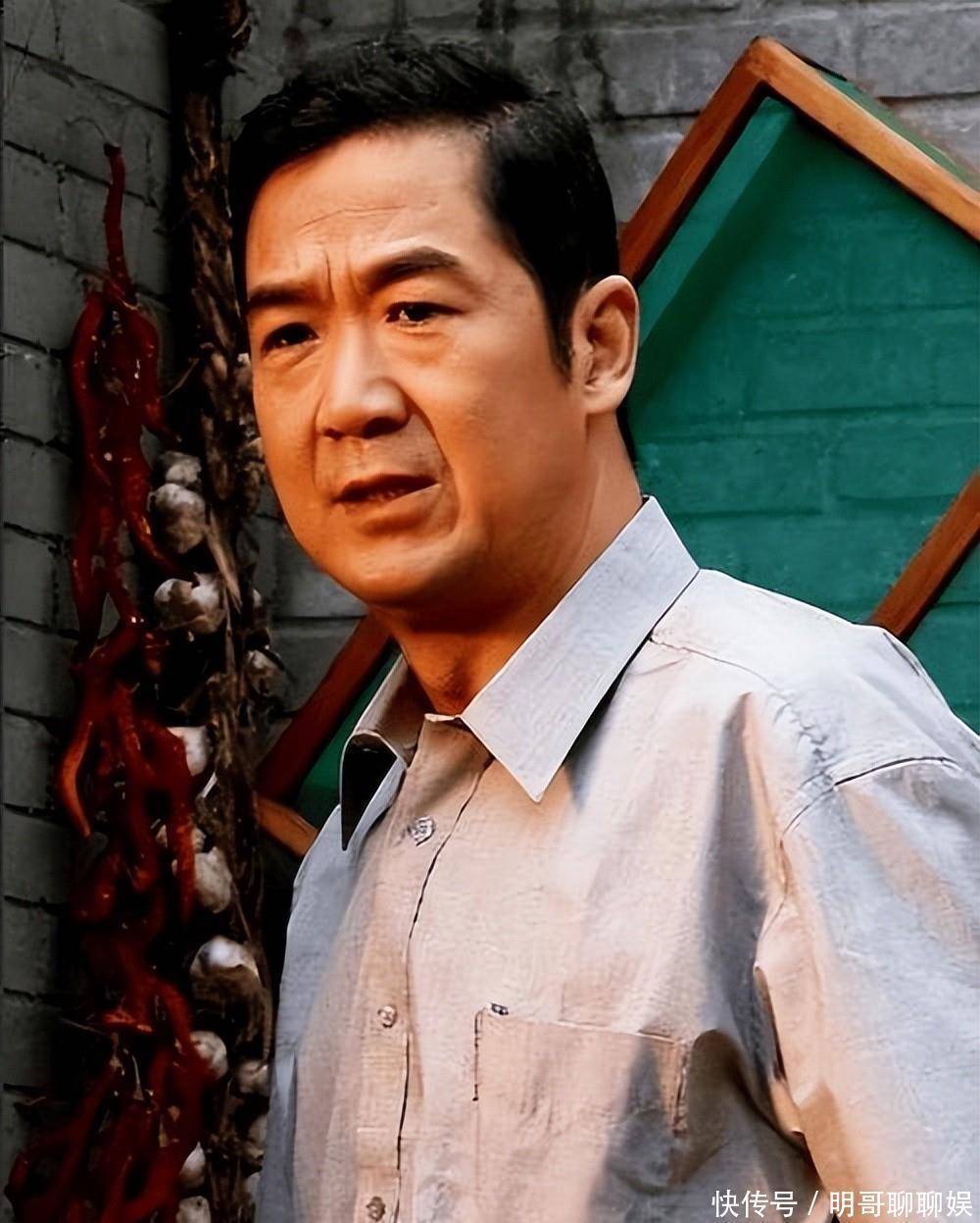 子债父偿?如今43岁还在啃老的张默,早就让张国立颜面尽失了 - 360娱乐,你开心就好
