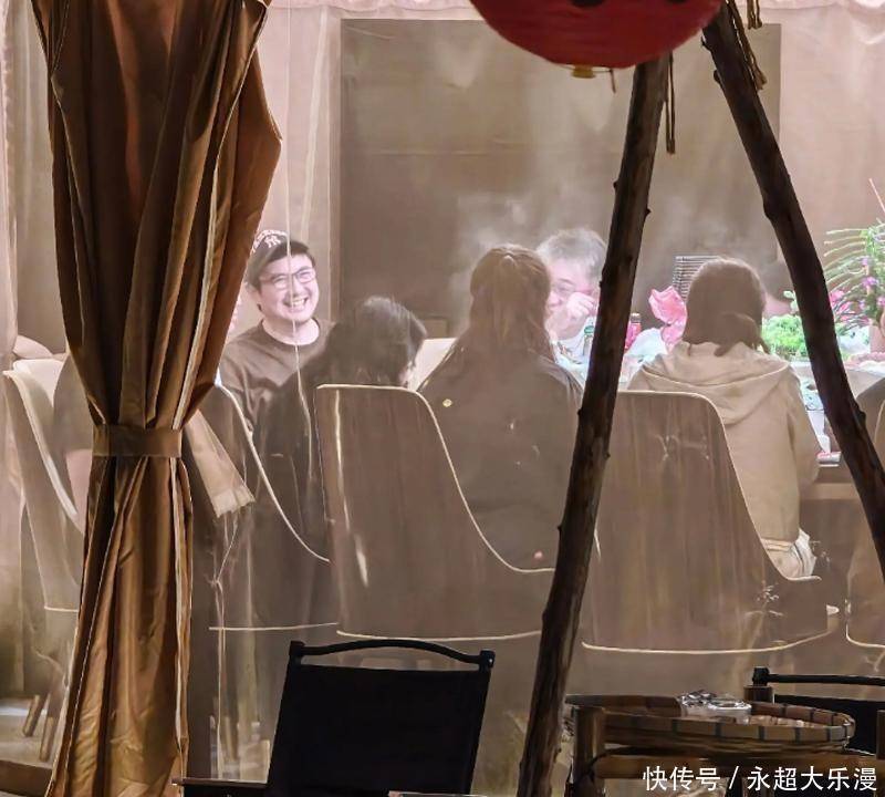 沈腾大年初八在海南宴客,妻子王琦素颜出镜胖又圆,儿子已8岁了 - 360娱乐,你开心就好