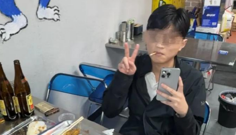 女生劝阻吸烟被怼