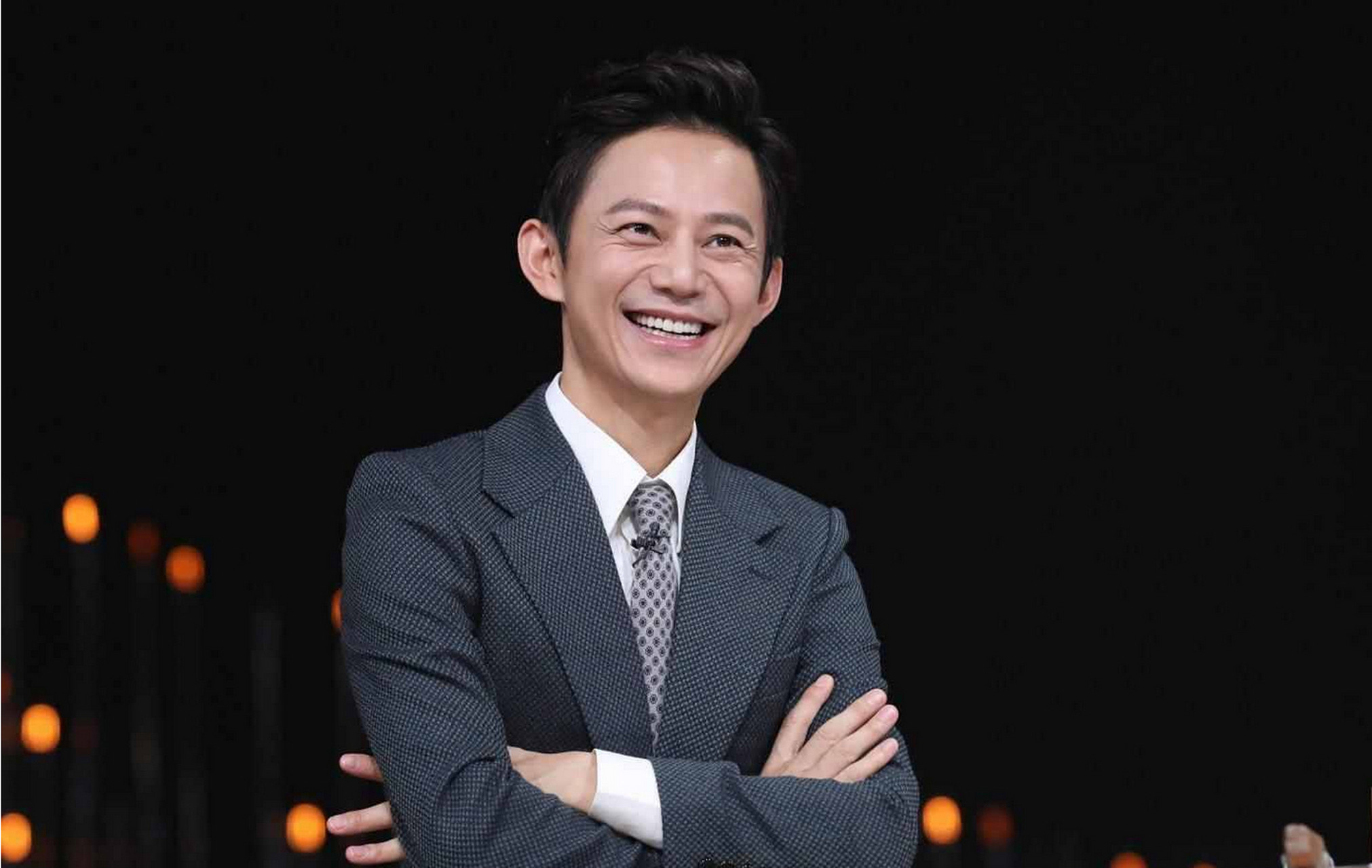 何炅神秘现身《难哄》!八年未触电竟为白敬亭?背后真相令人咋舌