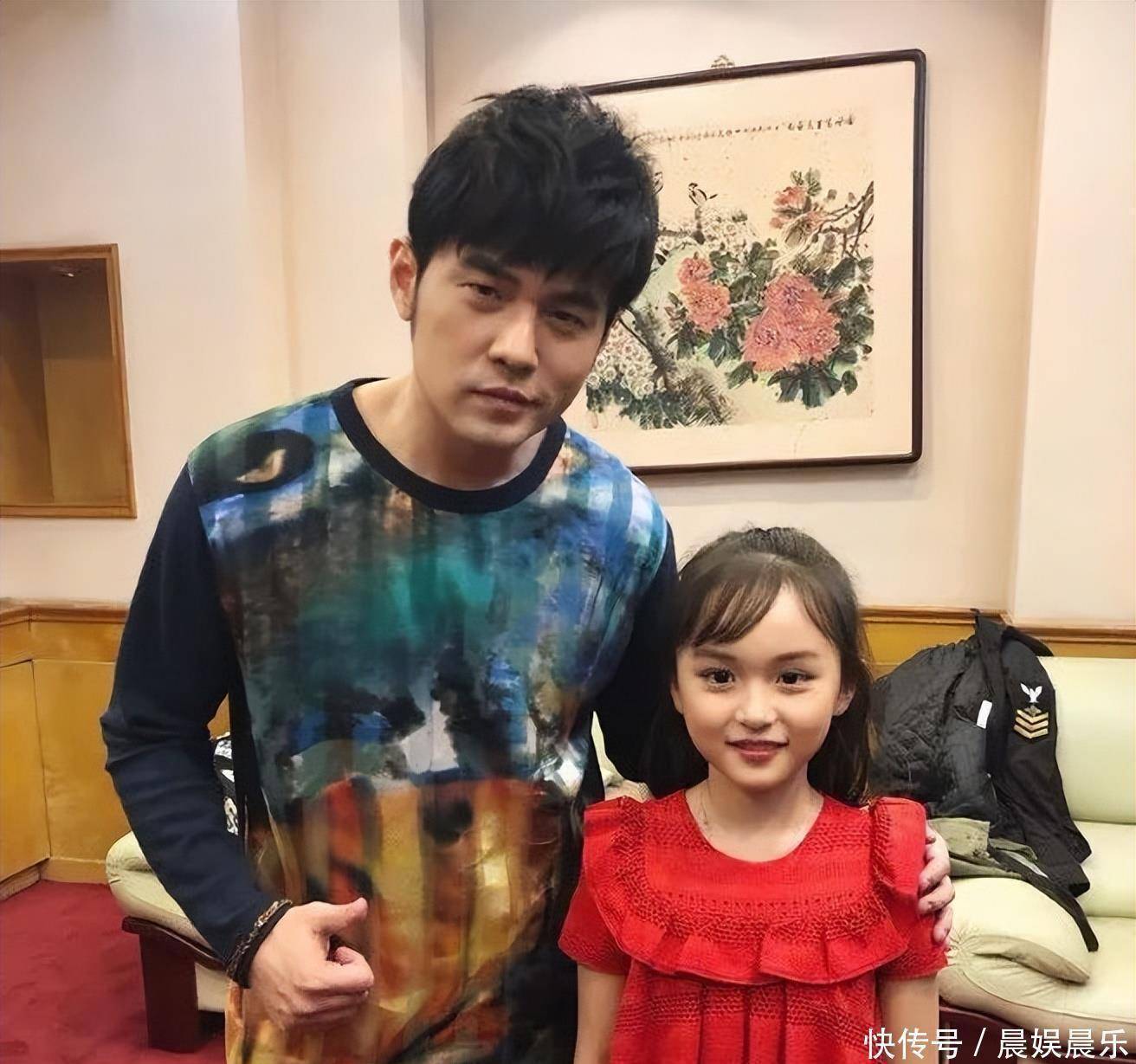 刘楚恬:2岁出道年入百万,因长相甜美被禁止整容,如今长成啥样 - 360娱乐,你开心就好