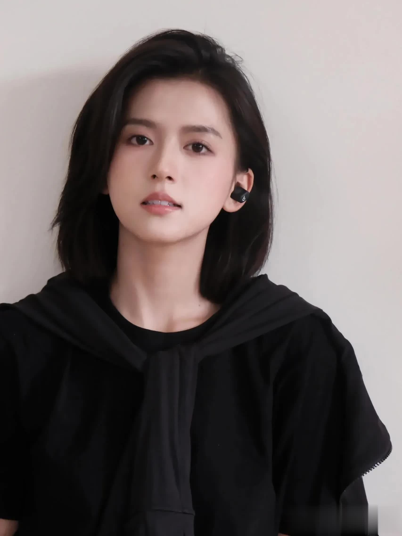 室内写真:温婉可人,绝色美女的静谧之美