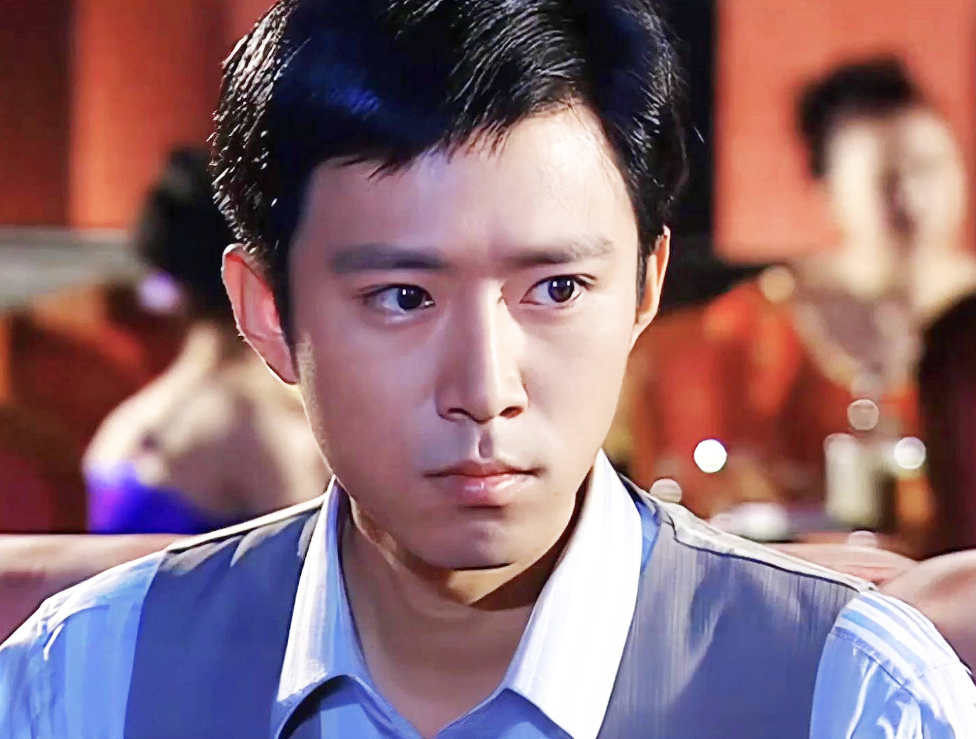 与男主古巨基,男二苏有朋同框,他也是让人一眼就锁定的存在,帅过