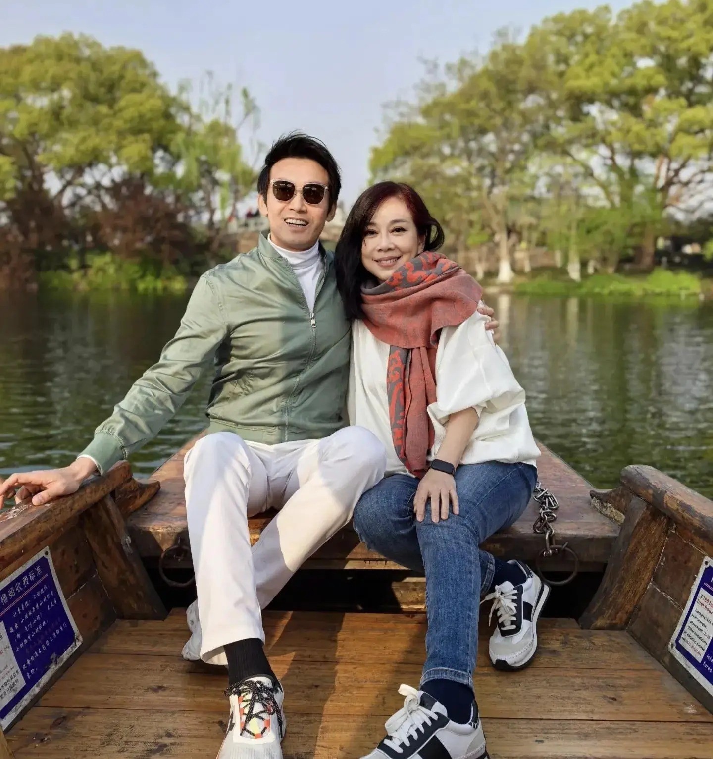 刘嘉玲夫妇与陈松伶夫妇秀恩爱,有人敷衍貌合神离好打脸