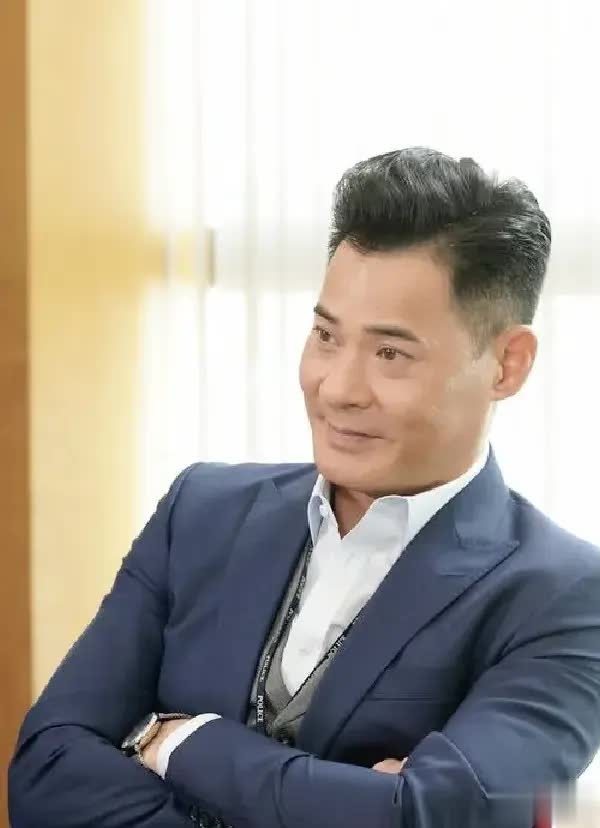 57岁tvb男星黄智贤转型,回顾与展望其演艺生涯