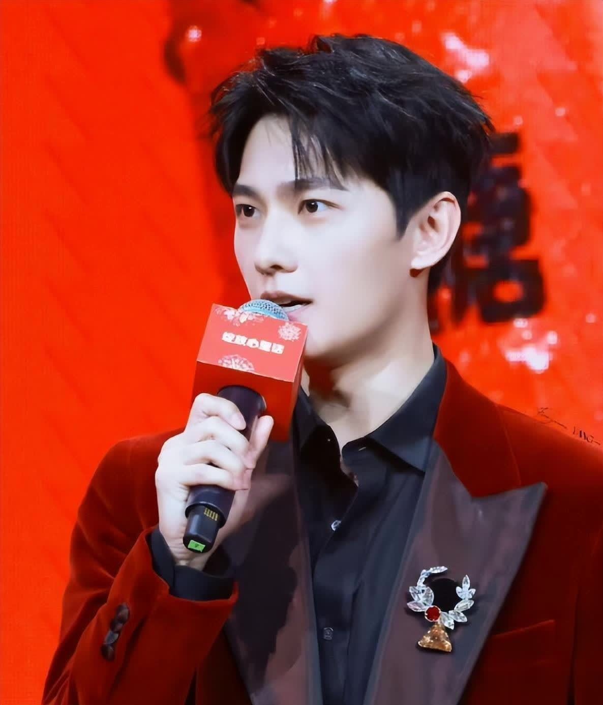 杨洋代言唇膏(杨洋代言的手机)
