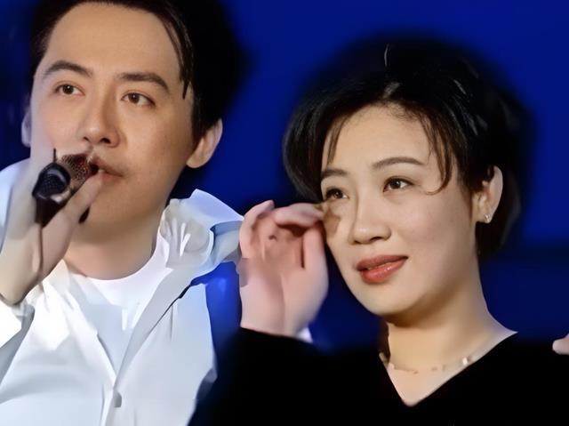 58岁歌手张宇现状：满头白发身形佝偻 - 360娱乐，你开心就好