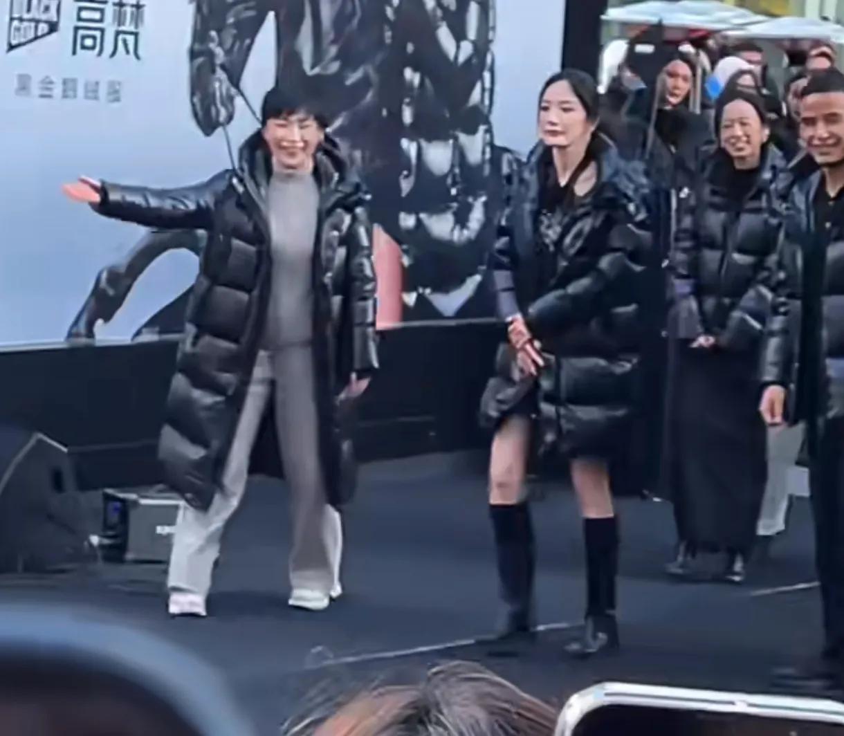 杨幂现身高梵品牌活动,并为其剪彩,穿羽绒服露腿真是美丽冻人 - 360娱乐,你开心就好